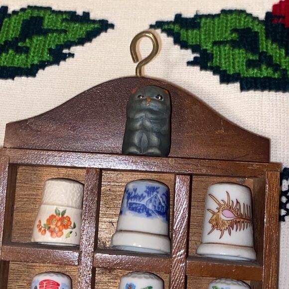 Antique Thimbles Collection With Display Wood Rack Lot 16p Metal & Porcelain - Picture 5 of 16